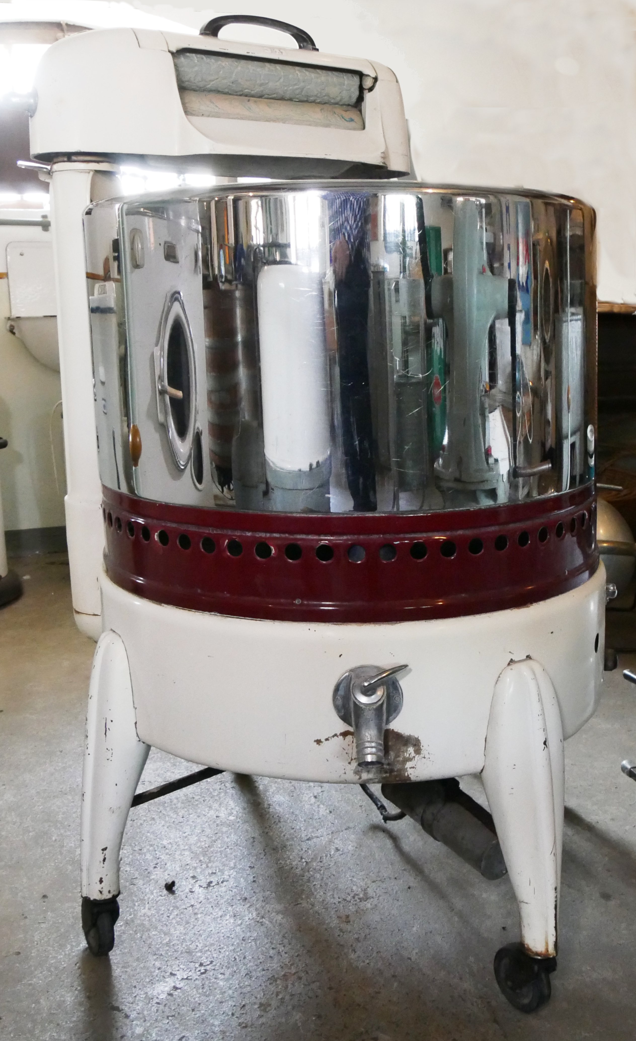 Miele Waschmaschine 155 mit Kraft-Wringer (Freilichtmuseum Roscheider Hof CC0)