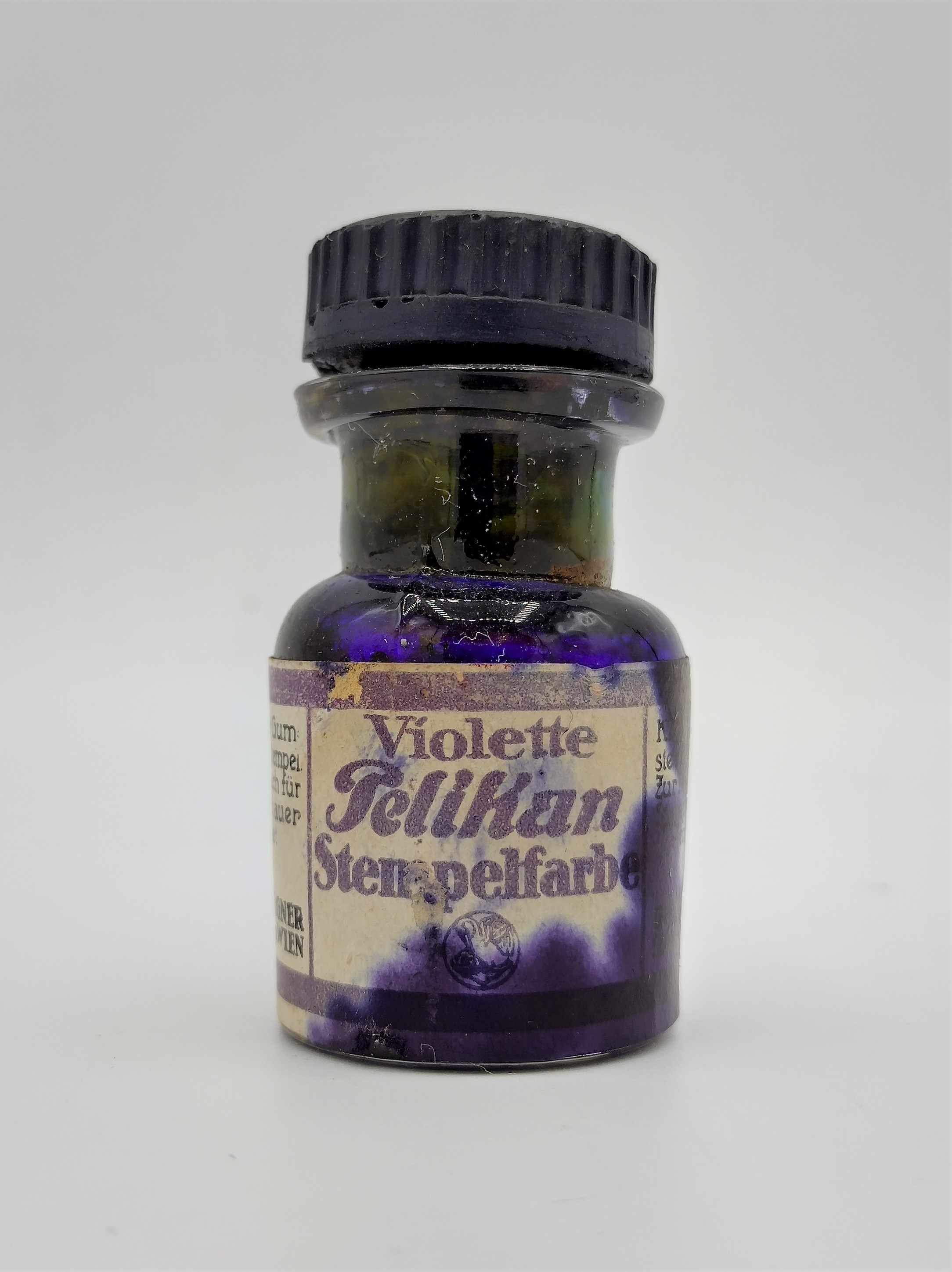 Violette Pelikan Stempelfarbe (Freilichtmuseum Roscheider Hof CC0)