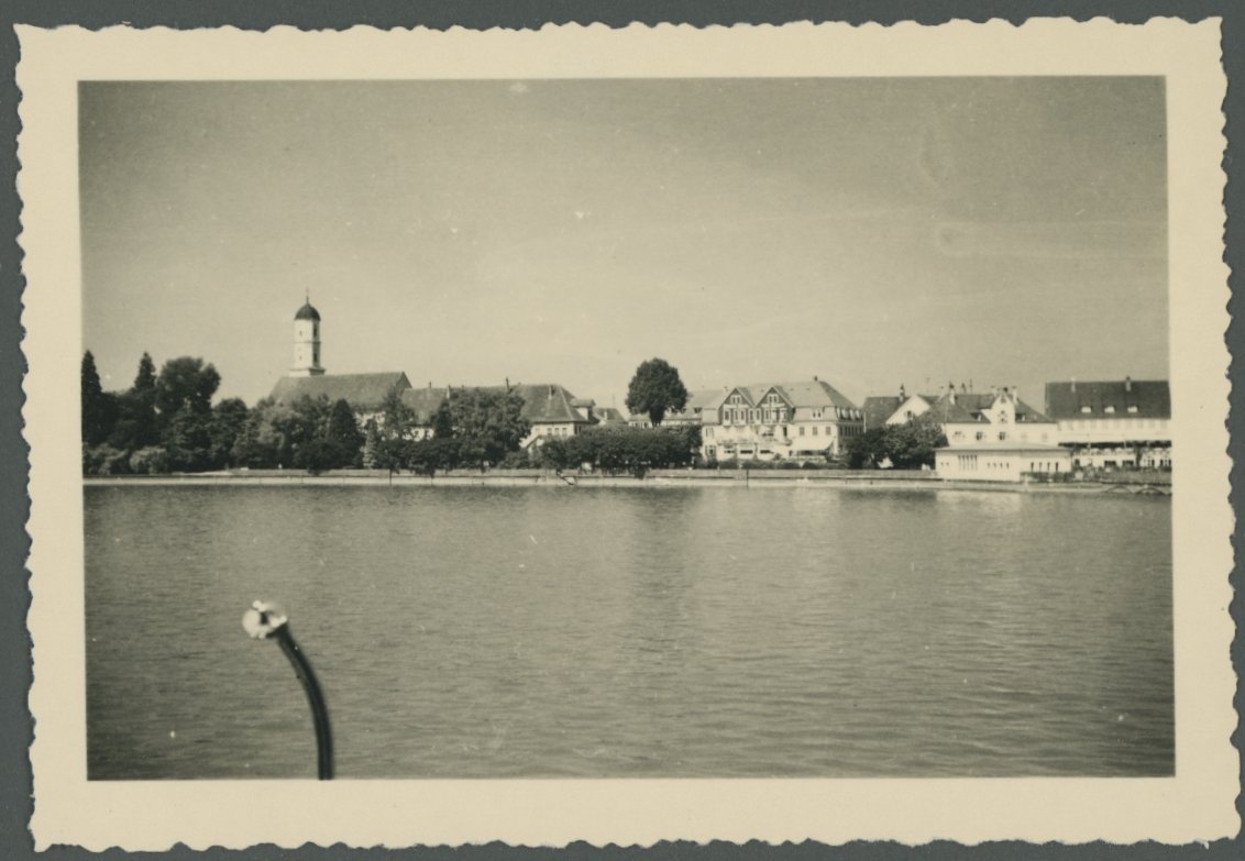 Abbildung eines Ortes an einem See (Freilichtmuseum Roscheider Hof CC0)