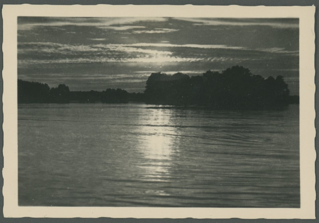 Fotografie eines Sees mit tie stehender Sonne (Freilichtmuseum Roscheider Hof CC0)