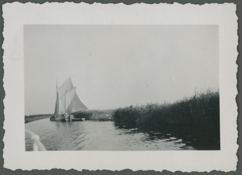 Landschaftsfotografie mit einem Segelboot. (Freilichtmuseum Roscheider Hof CC0)