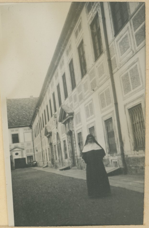Abbildung einer Nonne (Freilichtmuseum Roscheider Hof CC0)