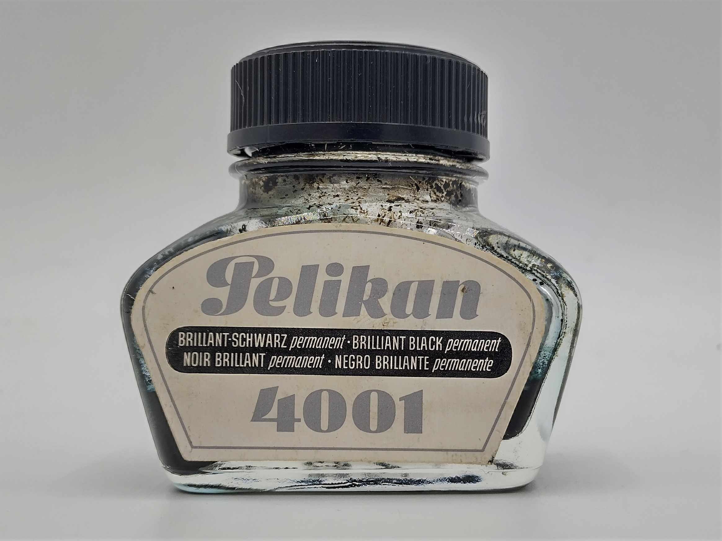 Pelikan Tinte 4001 brillant-schwarz (Freilichtmuseum Roscheider Hof CC0)