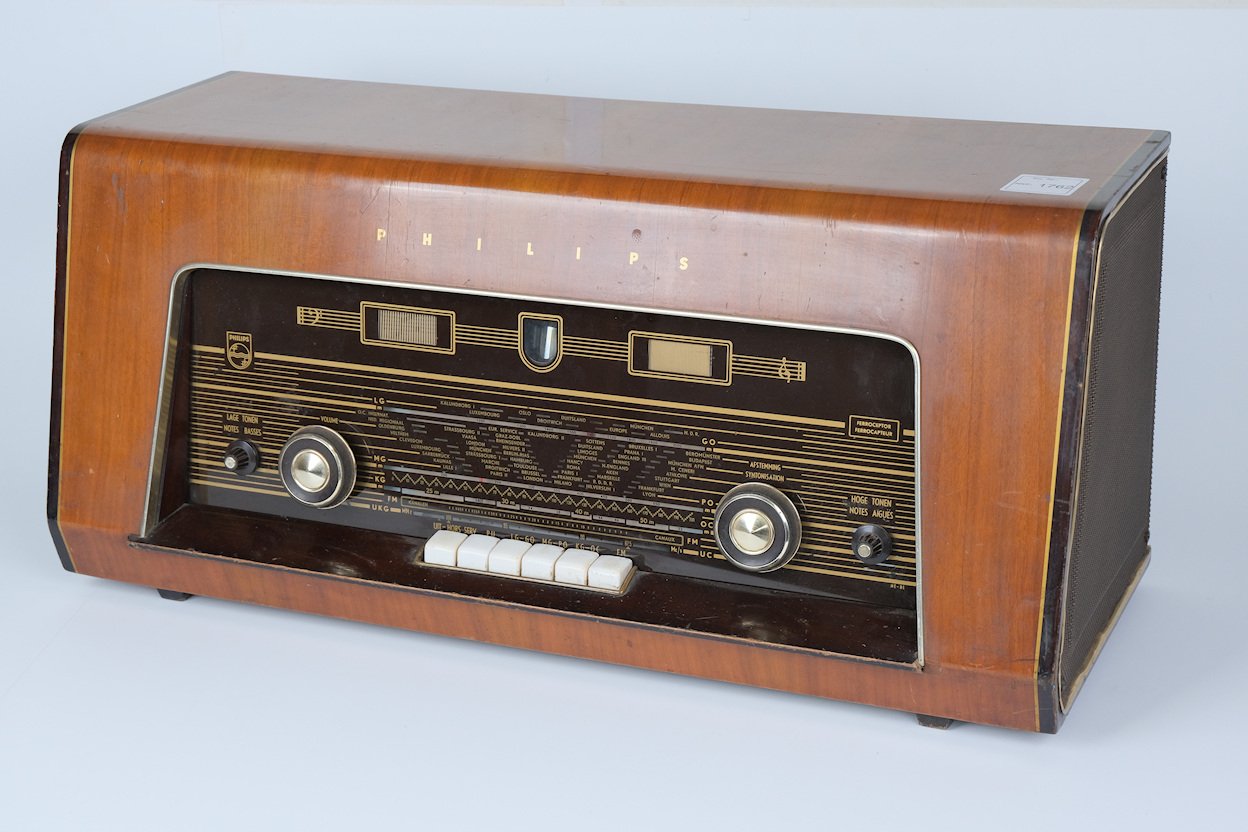 Radiogerät Philips B5X62A (Freilichtmuseum Roscheider Hof CC0)