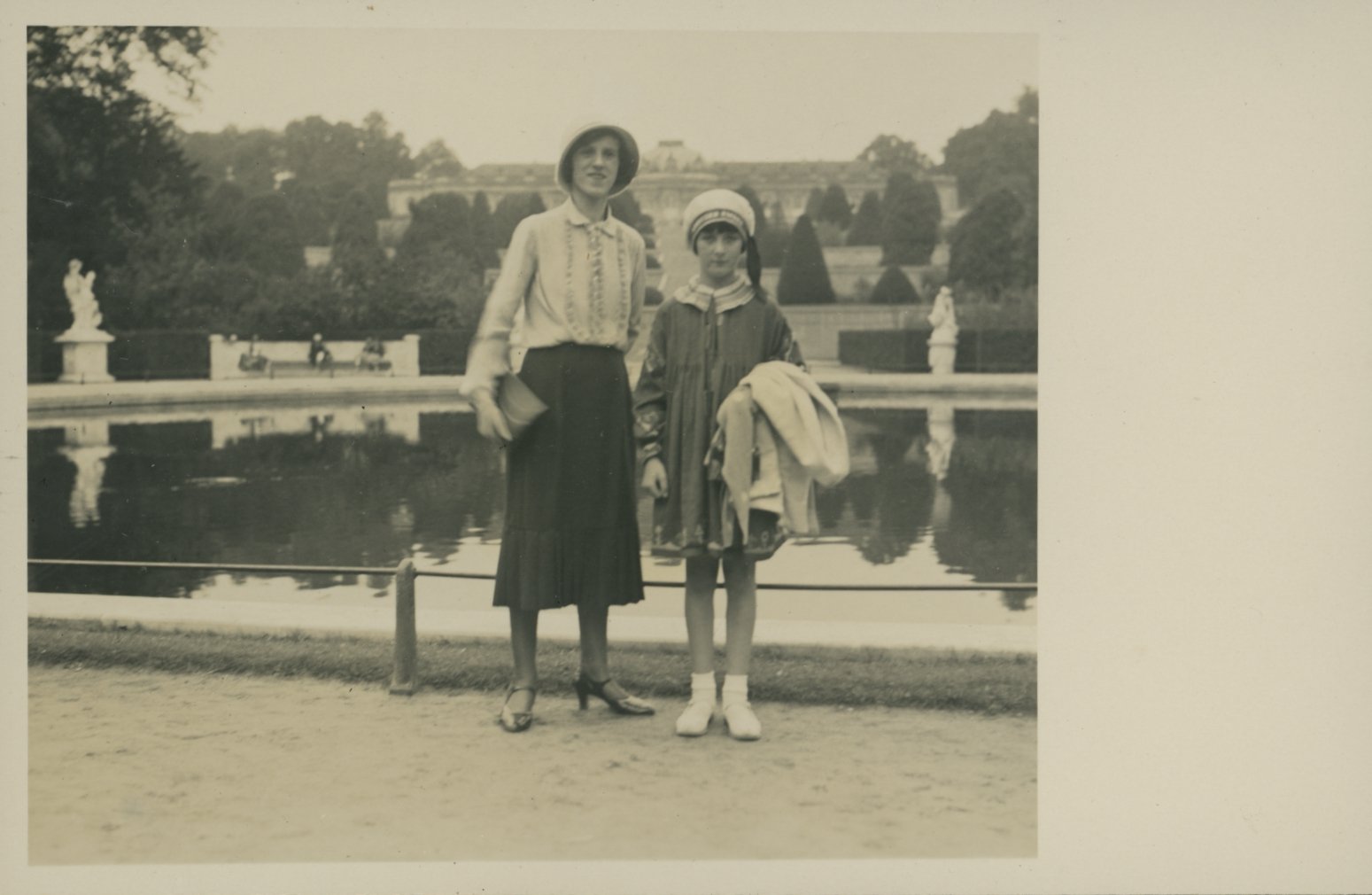 Porträt einer Dame und eines Mädchens (Freilichtmuseum Roscheider Hof CC0)