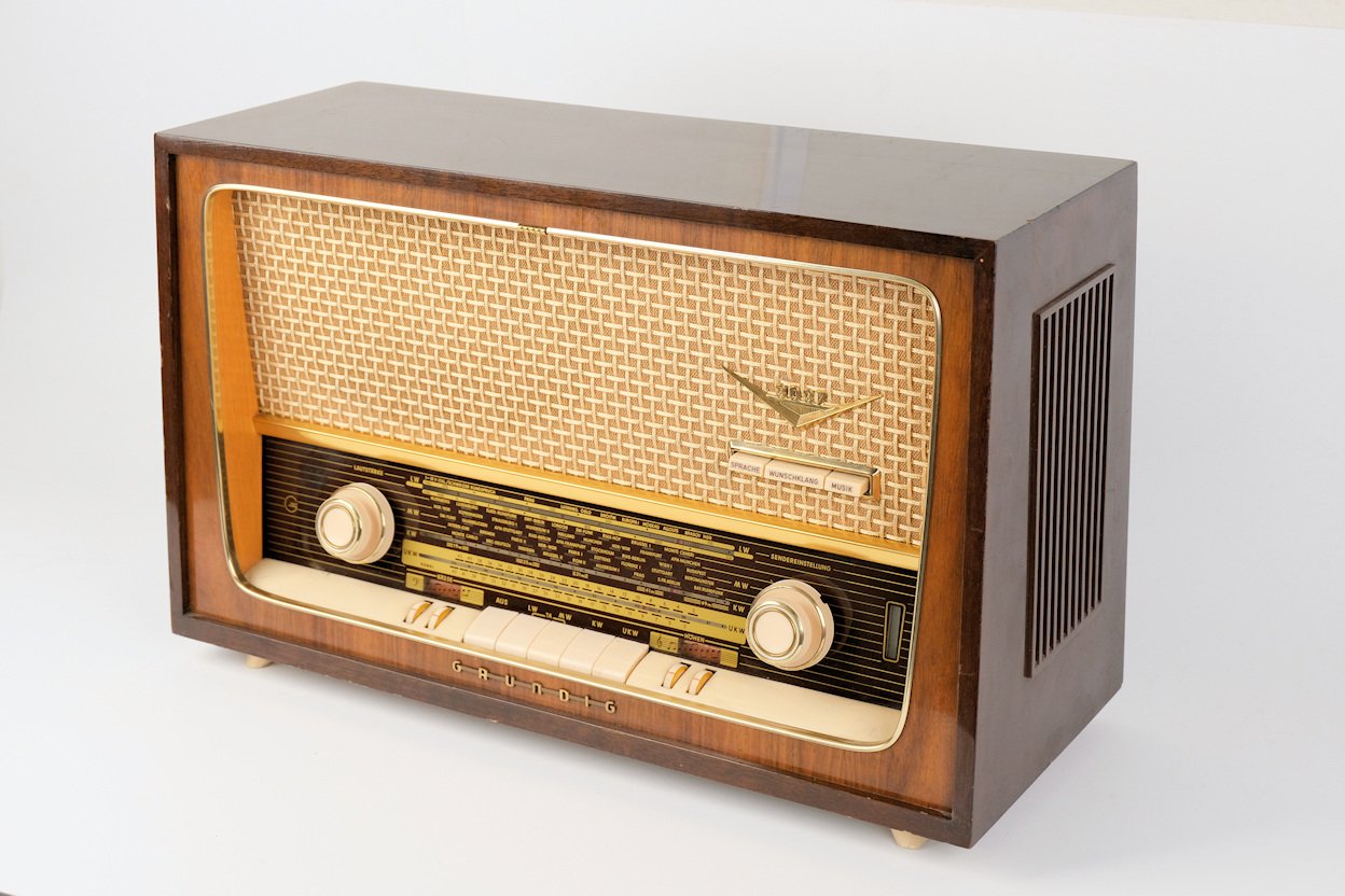 Röhrenradio Grundig 3037 (Freilichtmuseum Roscheider Hof CC0)