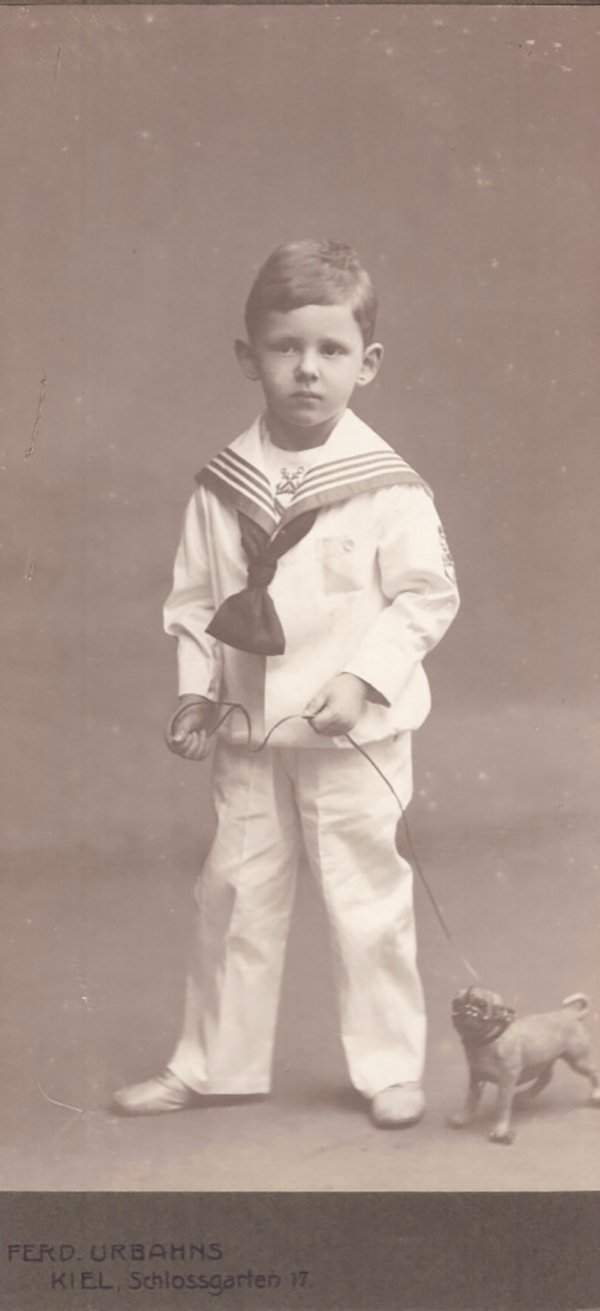 Foto Junge im Matrosenanzug (Freilichtmuseum Roscheider Hof CC0)