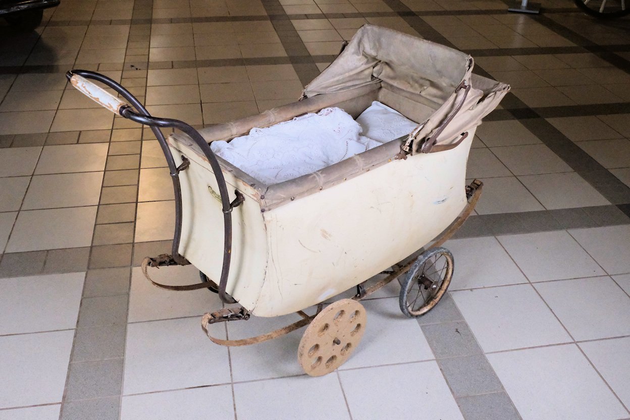 Kinderwagen der Firma Hasa (Freilichtmuseum Roscheider Hof CC0)
