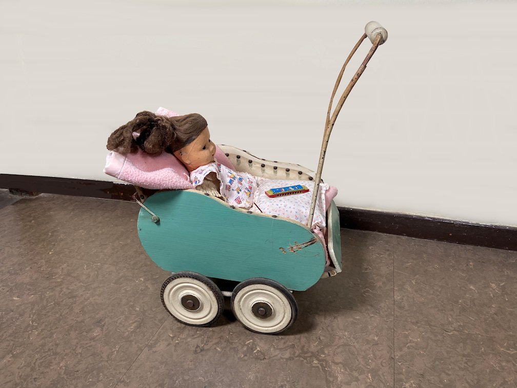 Puppenwagen aus Holz (Freilichtmuseum Roscheider Hof CC0)