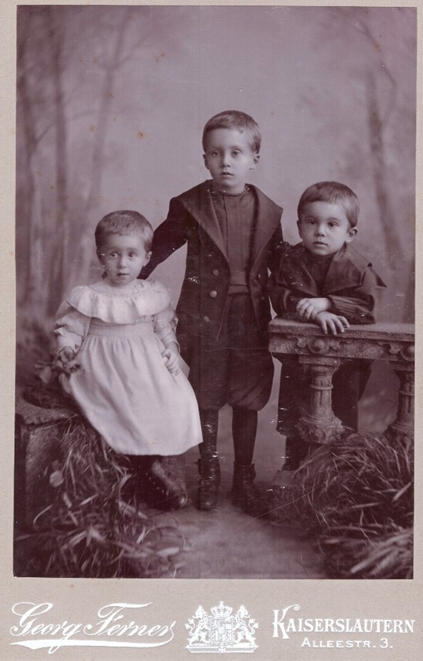 Foto drei Kinder im Atelier (Freilichtmuseum Roscheider Hof CC0)
