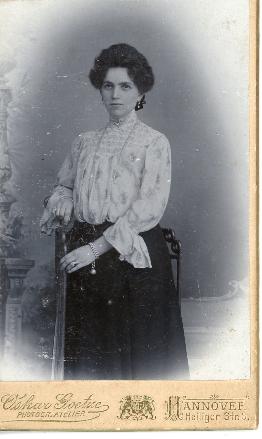 Fotografie einer jungen Frau (Freilichtmuseum Roscheider Hof CC0)