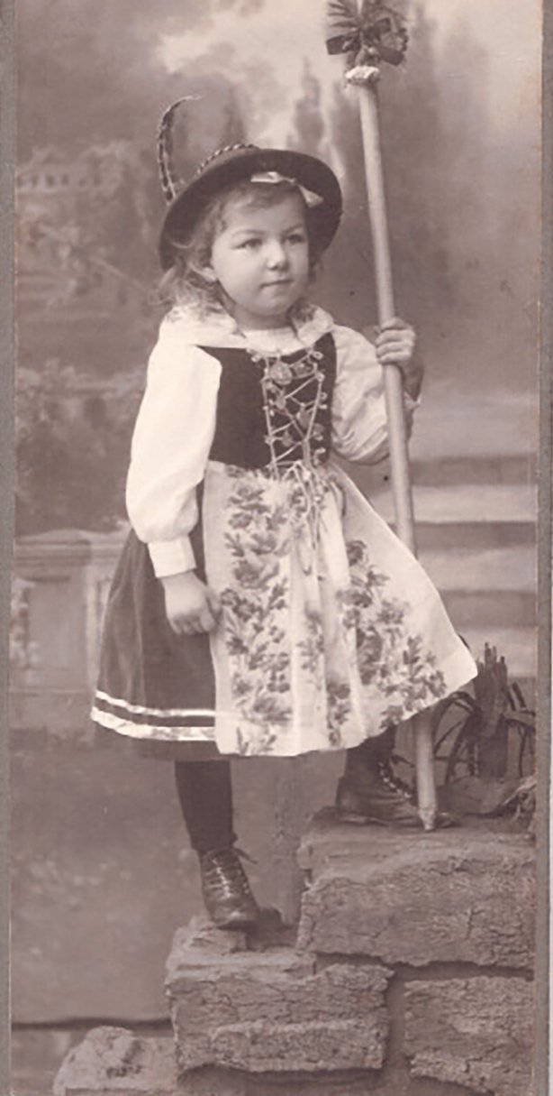 Foto Kind in Tracht (Freilichtmuseum Roscheider Hof CC0)