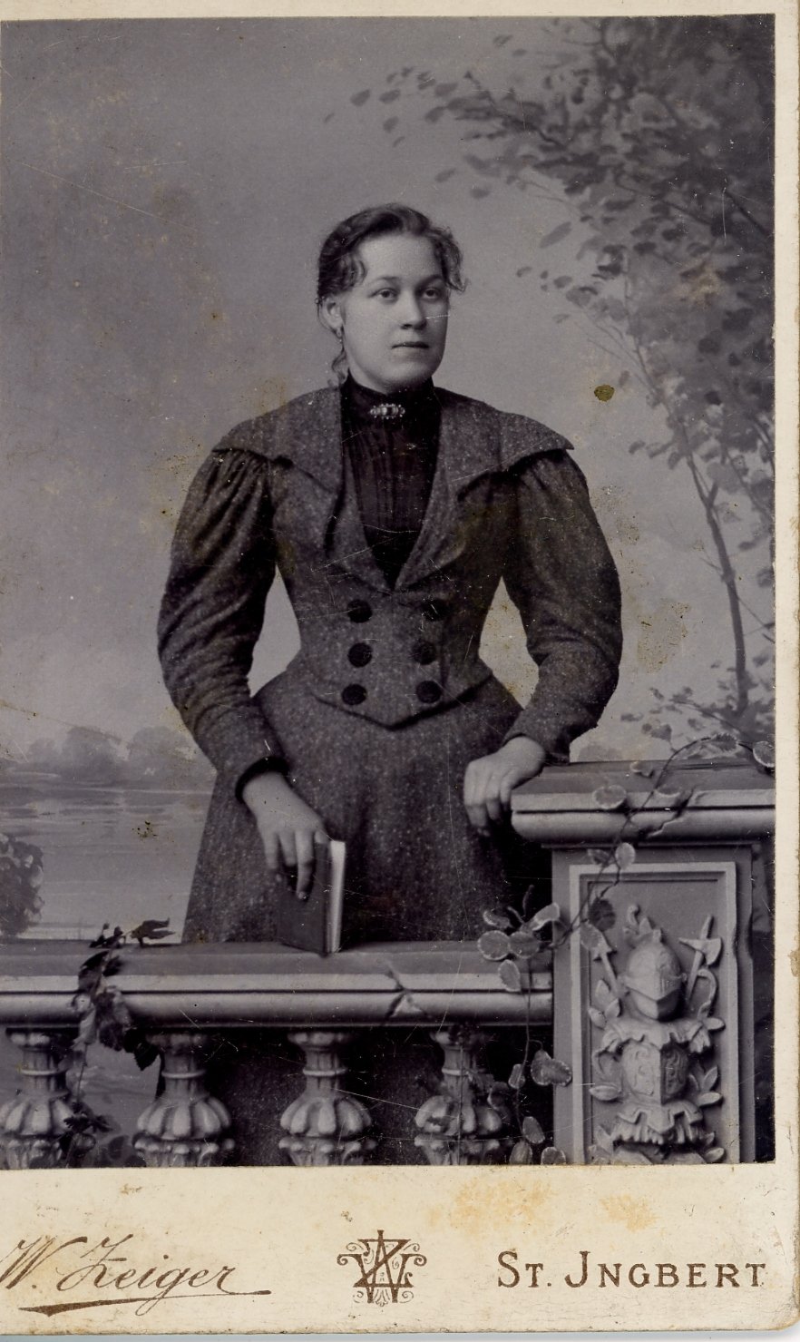 Photographie einer jungen Frau (Freilichtmuseum Roscheider Hof CC0)