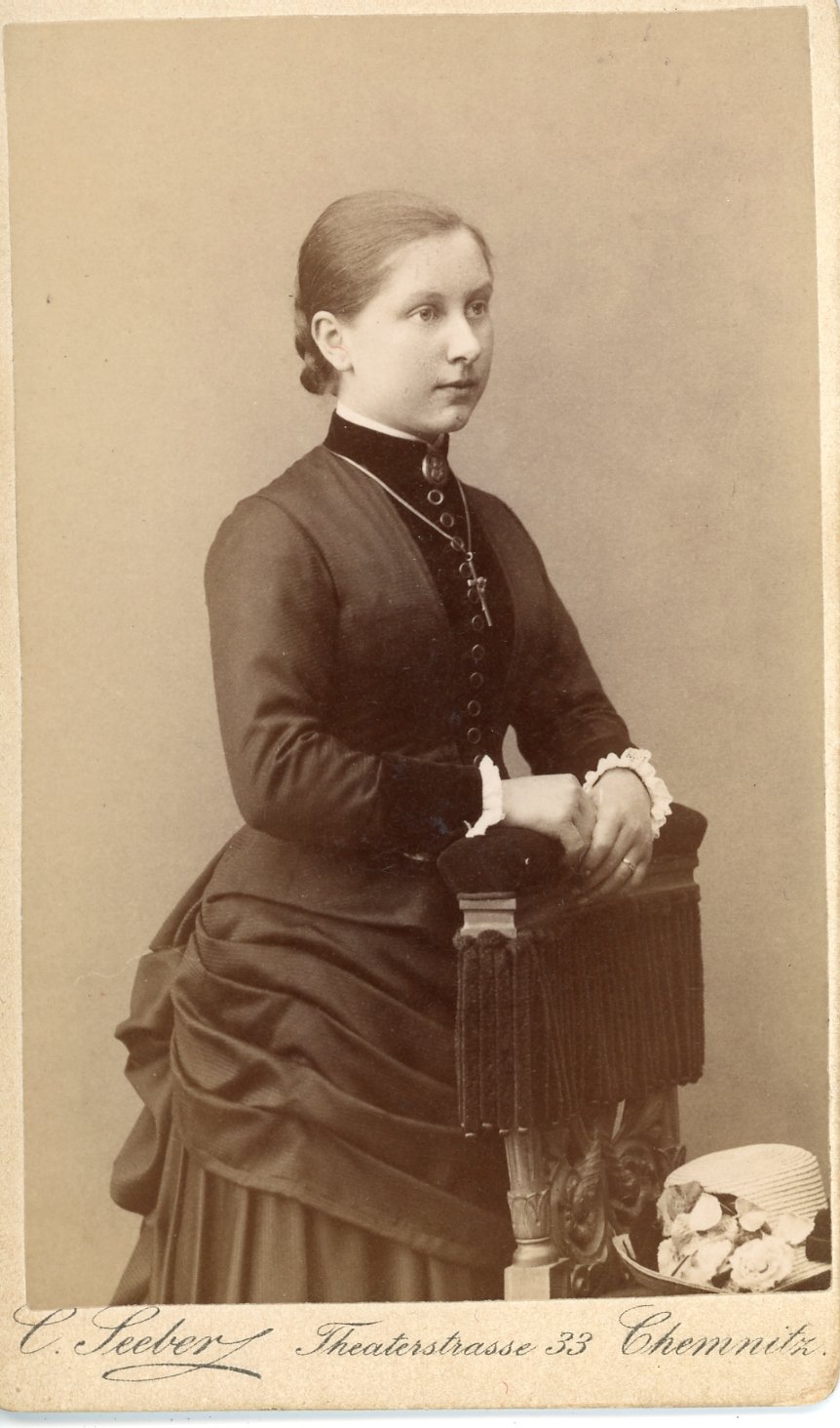 Photo einer jungen Frau (Freilichtmuseum Roscheider Hof CC0)