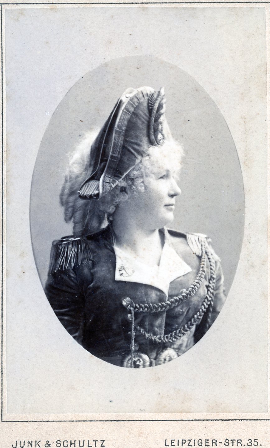 Brustbild einer feinen Dame (Freilichtmuseum Roscheider Hof CC0)