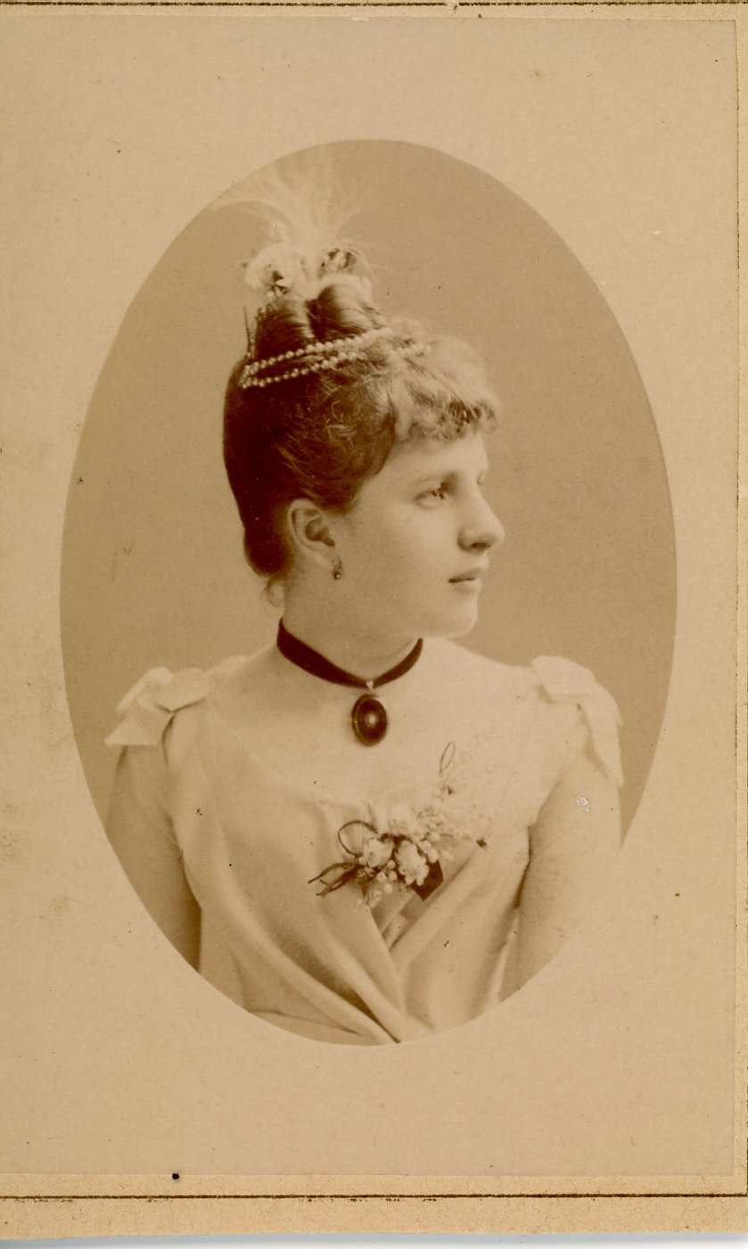 Brustbild eines jungen Mädchens. (Freilichtmuseum Roscheider Hof CC0)