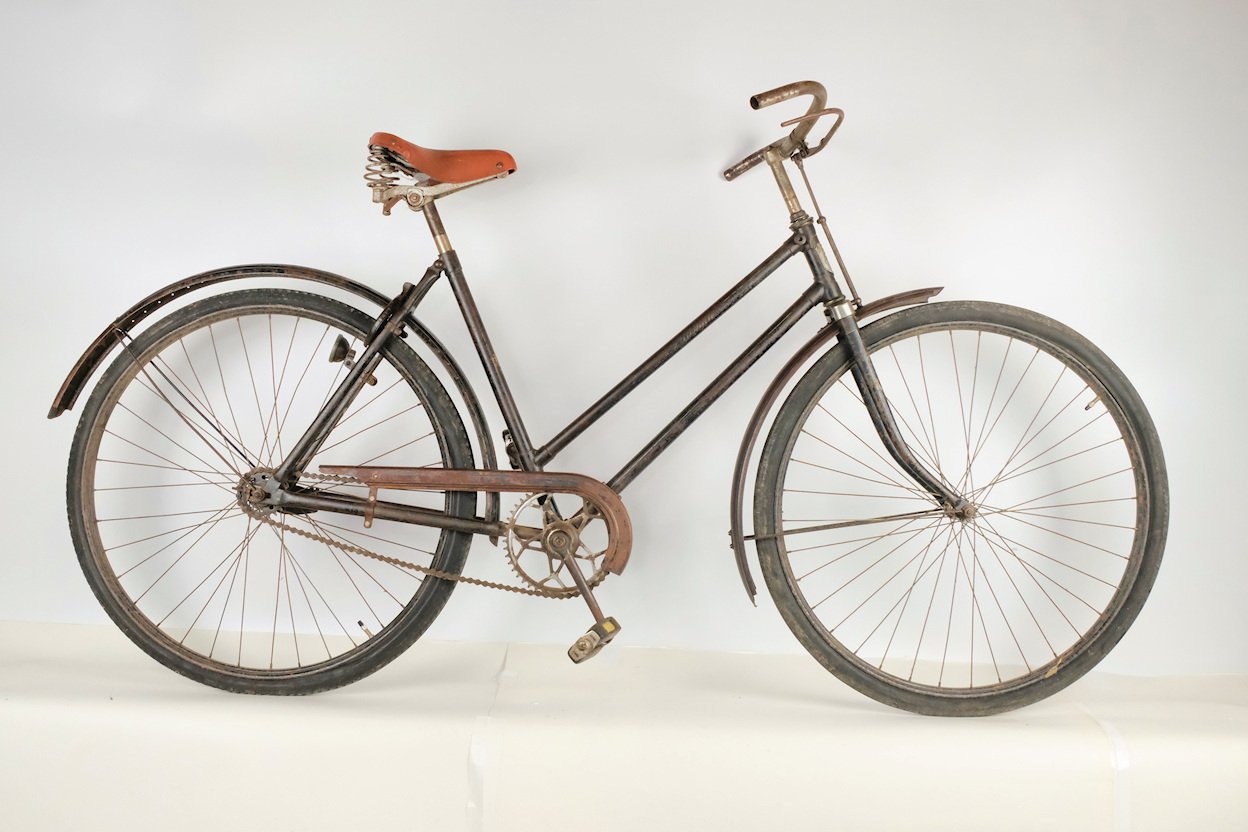 Damenrad "Triumph" von 1946 (Freilichtmuseum Roscheider Hof CC0)