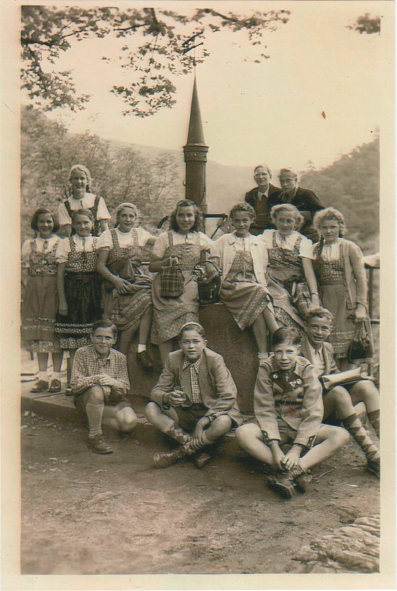Gruppenfoto zum Schulentlassungsausflug 1952 der Volksschule Bodendorf (Heimatarchiv Bad Bodendorf CC BY-NC-SA)