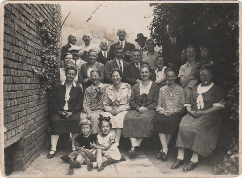 Gäste der Pension Lorscheid aus dem Jahr 1928 im Gruppenfoto (Heimatarchiv Bad Bodendorf CC BY-NC-SA)
