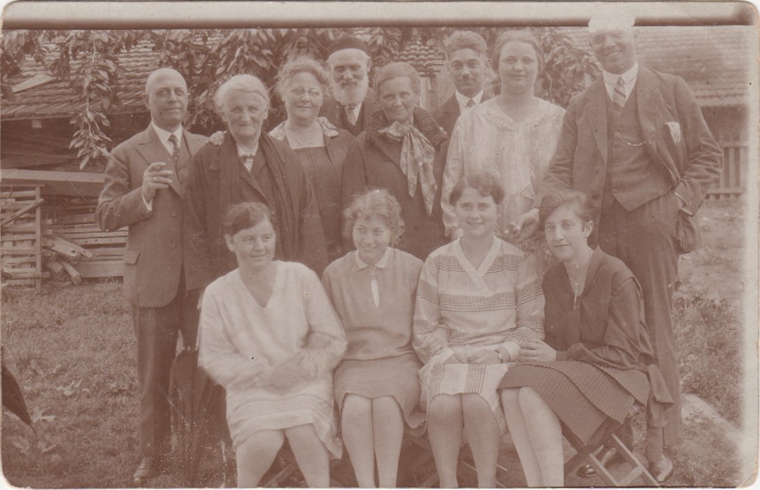 Gruppenfoto von Pensionsgäste der Pension Lorscheid 1929 (Heimatarchiv Bad Bodendorf CC BY-NC-SA)