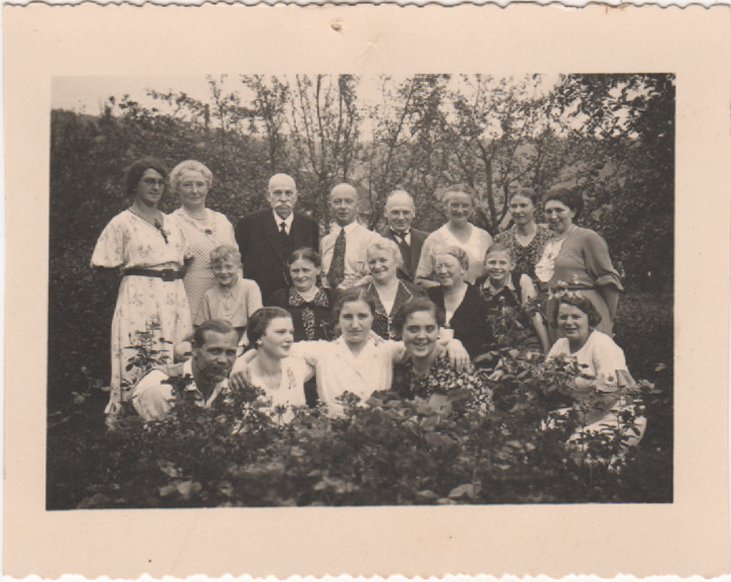 Gruppenfoto von Pensionsgäste der Pension Lorscheid etwa 1930 (Heimatarchiv Bad Bodendorf CC BY-NC-SA)