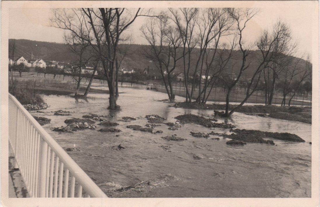 Hochwasser der Ahr, hier Überschwemmung der Wiesen in Richtung Dorf im Februar 1970 (Jupp Schuld CC BY-NC-SA)