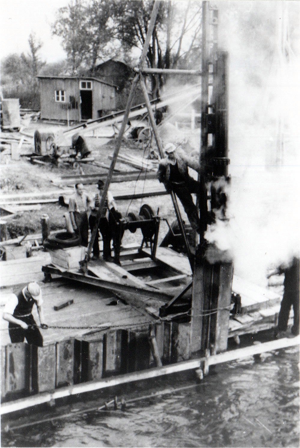 Bau der einspurigen Bücke über die Ahr 1952 (Heimatarchiv Bad Bodendorf CC BY-NC-SA)