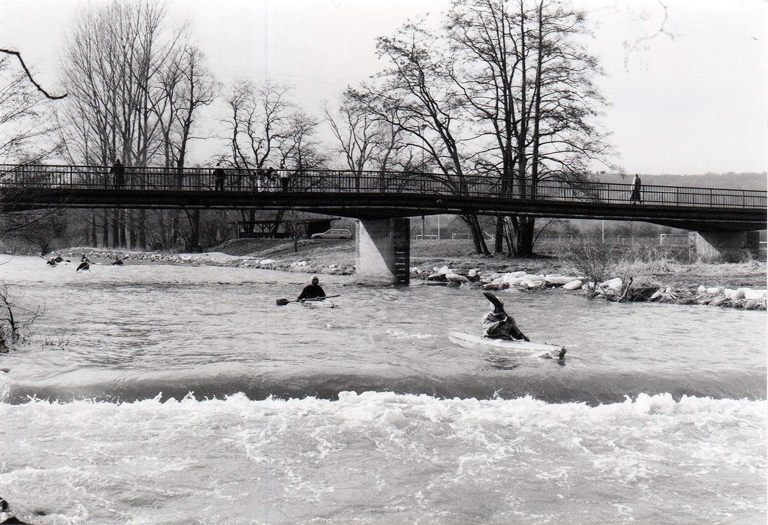 Kanuten auf der Ahr (Heimatarchiv Bad Bodendorf CC BY-NC-SA)