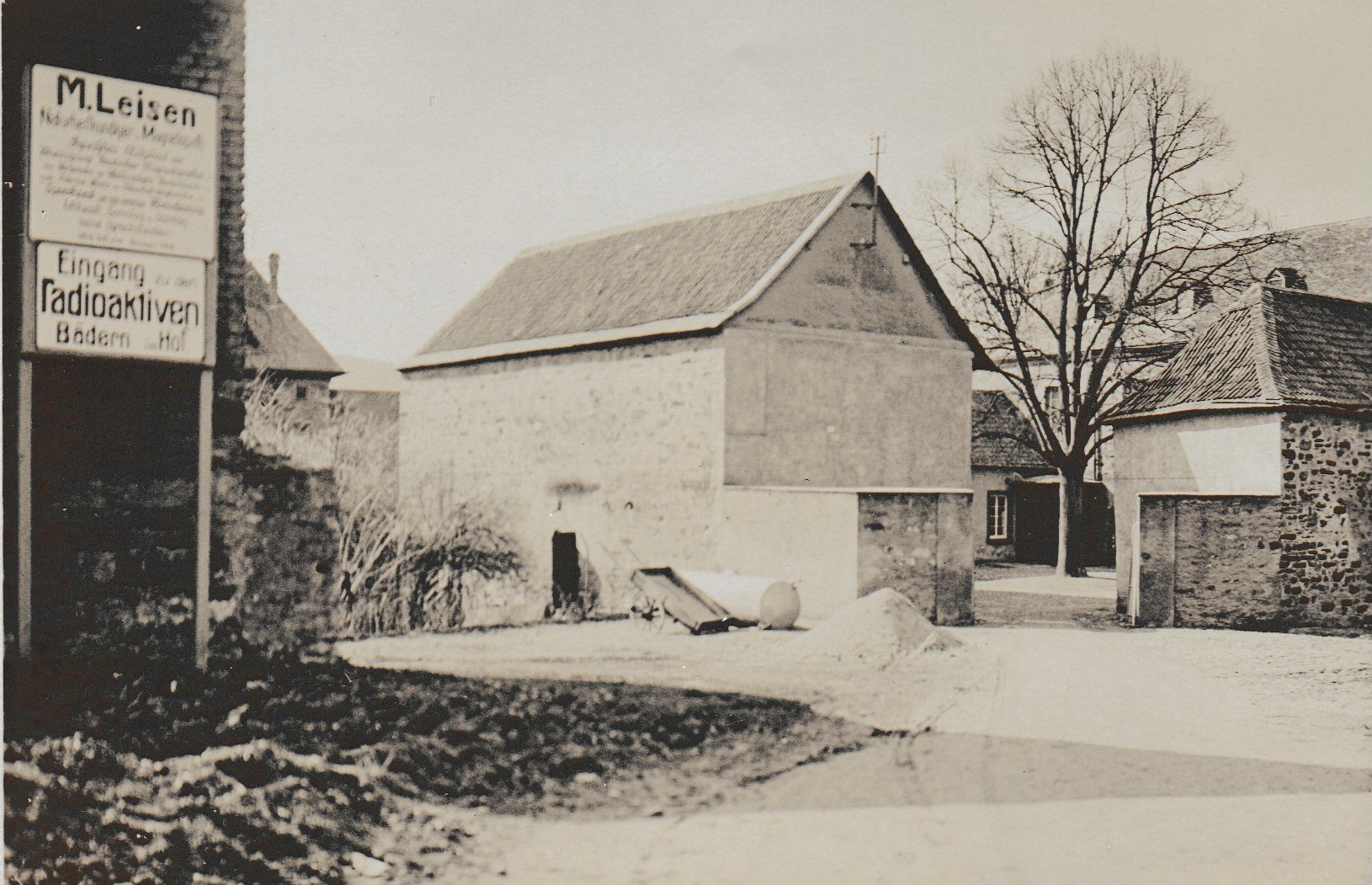 Eingang zur Bodendorfer Burg ~1930 (Dr. Jürgen Haffke CC BY-NC-SA)