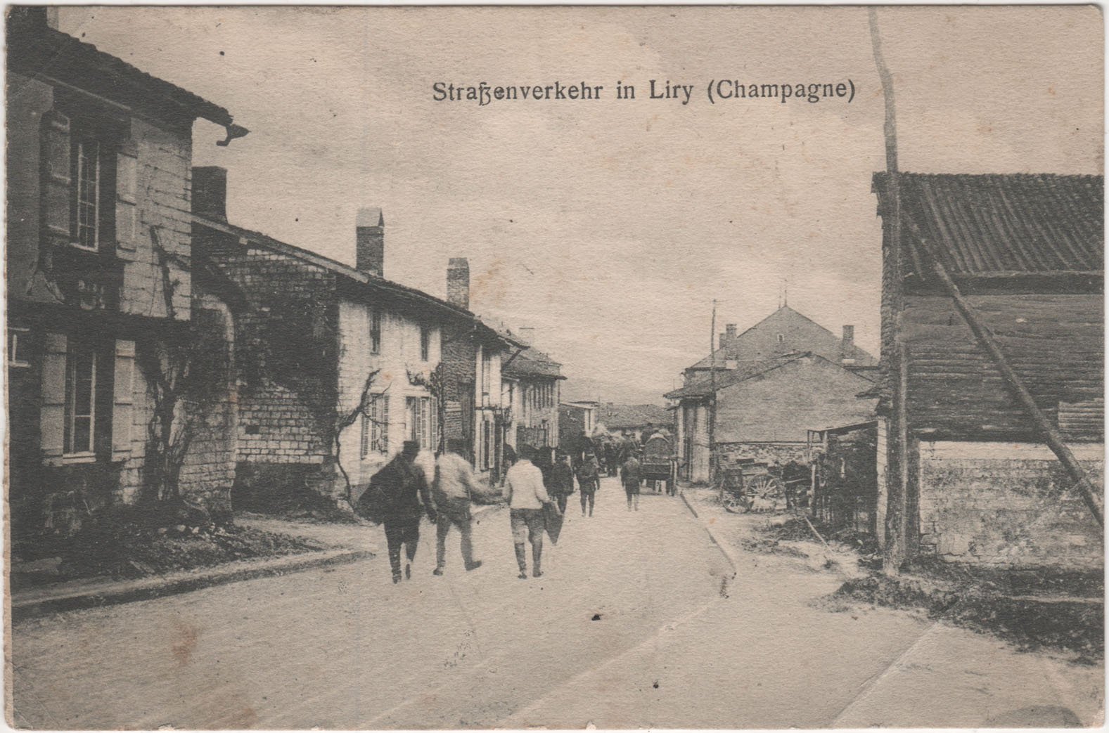 Feldpostkarte mit Straßenverkehr in Liry (Champagne) (Heimatarchiv Bad Bodendorf CC BY-NC-SA)