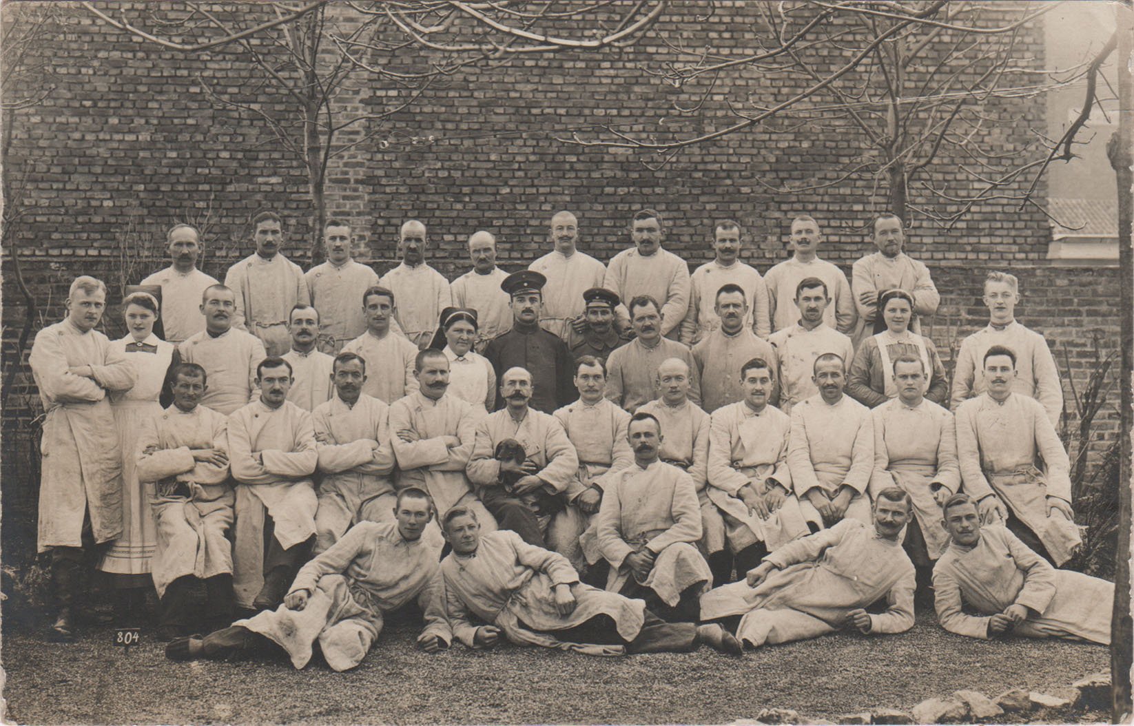 Gruppenbild Sanitäter im Lazarett Neuenahr 1917 (Heimatarchiv Bad Bodendorf CC BY-NC-SA)