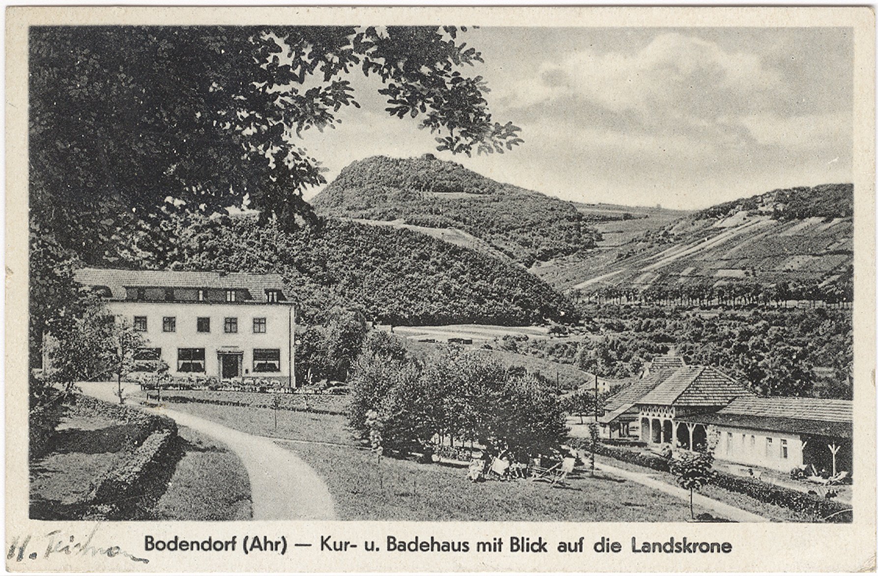 Ansichtskarte mit Motiv "Blick vom Schwimmbad aus auf Kurhaus und Kurmittelhaus in Bodendorf (Heimatarchiv Bad Bodendorf CC BY-NC-SA)