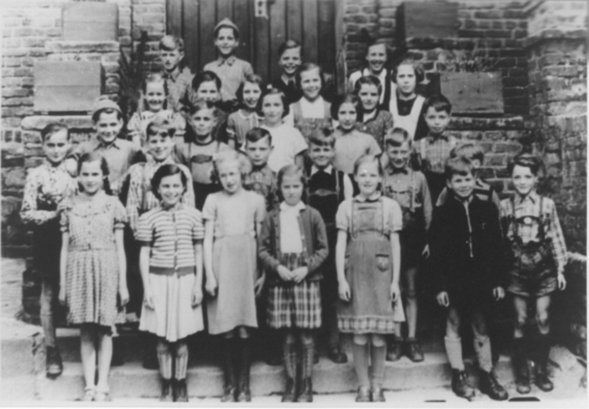 Schuljahrgang 1954/55 in der Volksschule Bodendorf (Jupp Schuld CC BY-NC-SA)