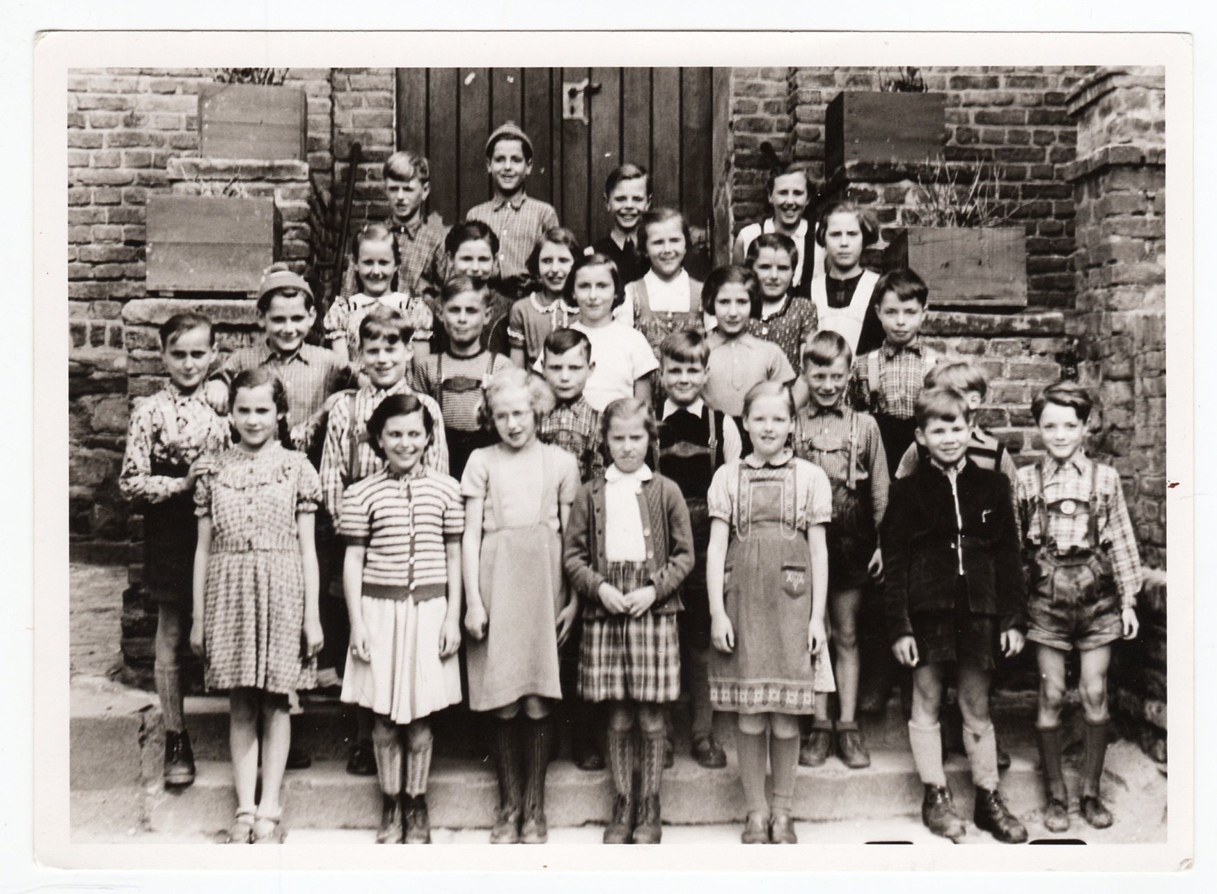 Schulkassenfoto von 1944 der Volksschule Bodendorf (Heimatarchiv Bad Bodendorf CC BY-NC-SA)
