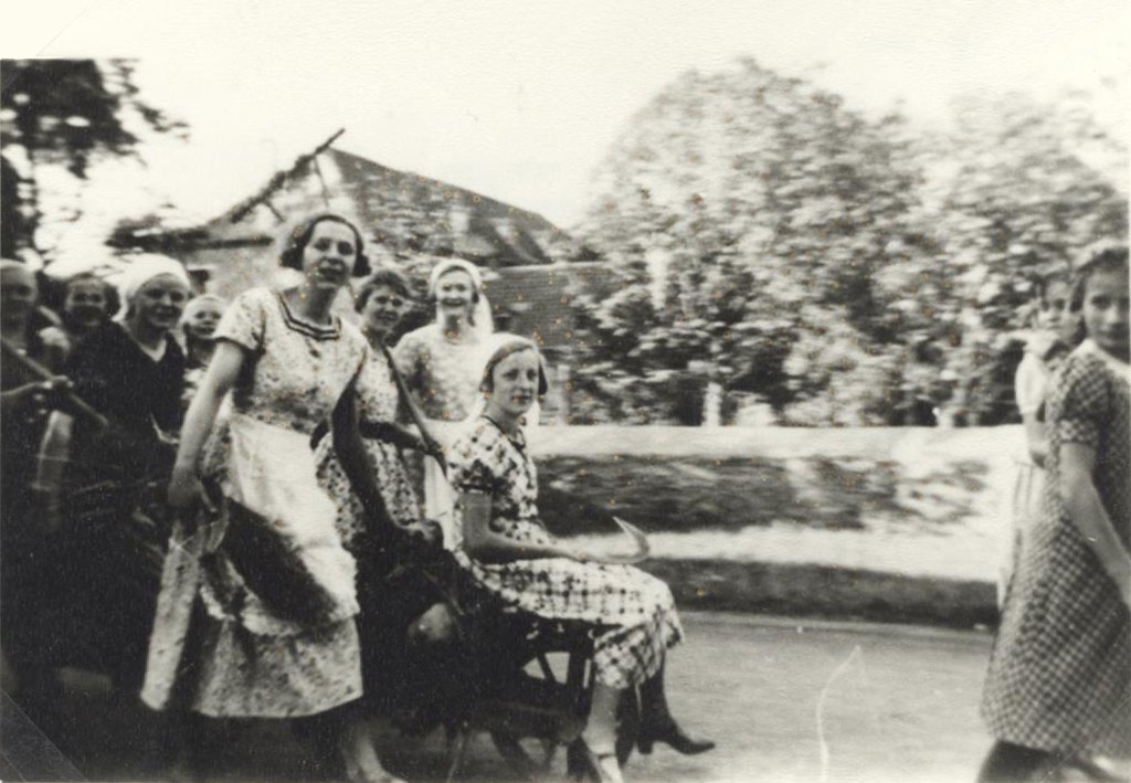 Umzug beim Weinfest 1936 (Heimatarchiv Bad Bodendorf CC BY-NC-SA)