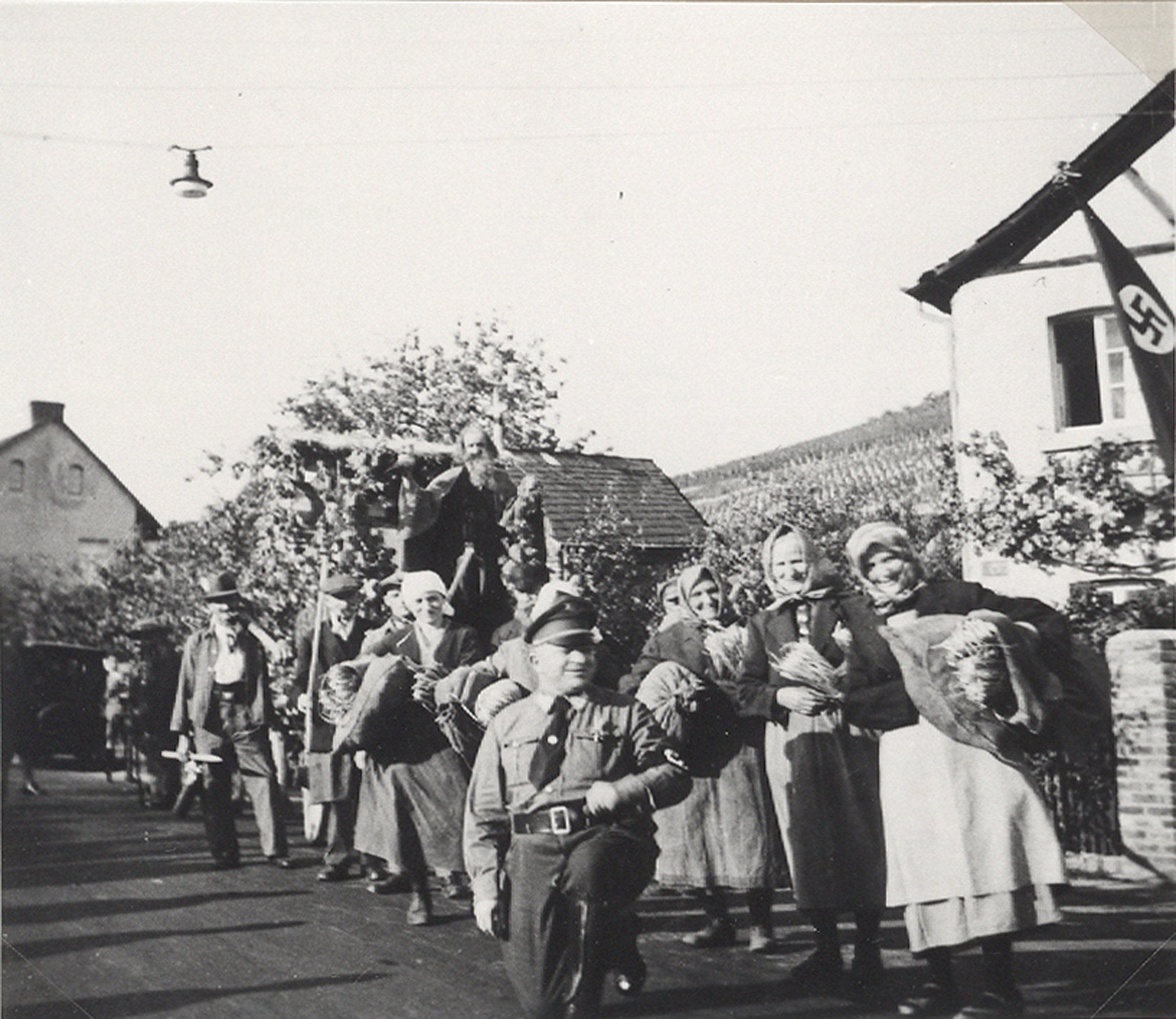 Umzug beim Weinfest 1936 (Heimatarchiv Bad Bodendorf CC BY-NC-SA)