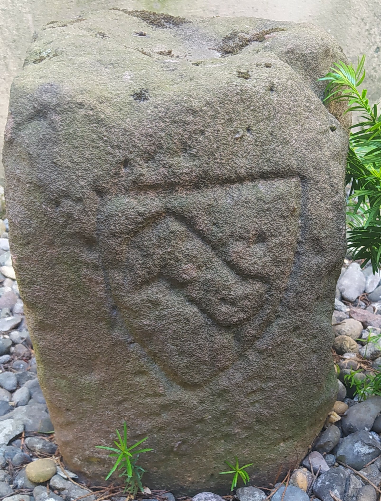 Stein mit Wappen (HKK CC BY-NC-SA)