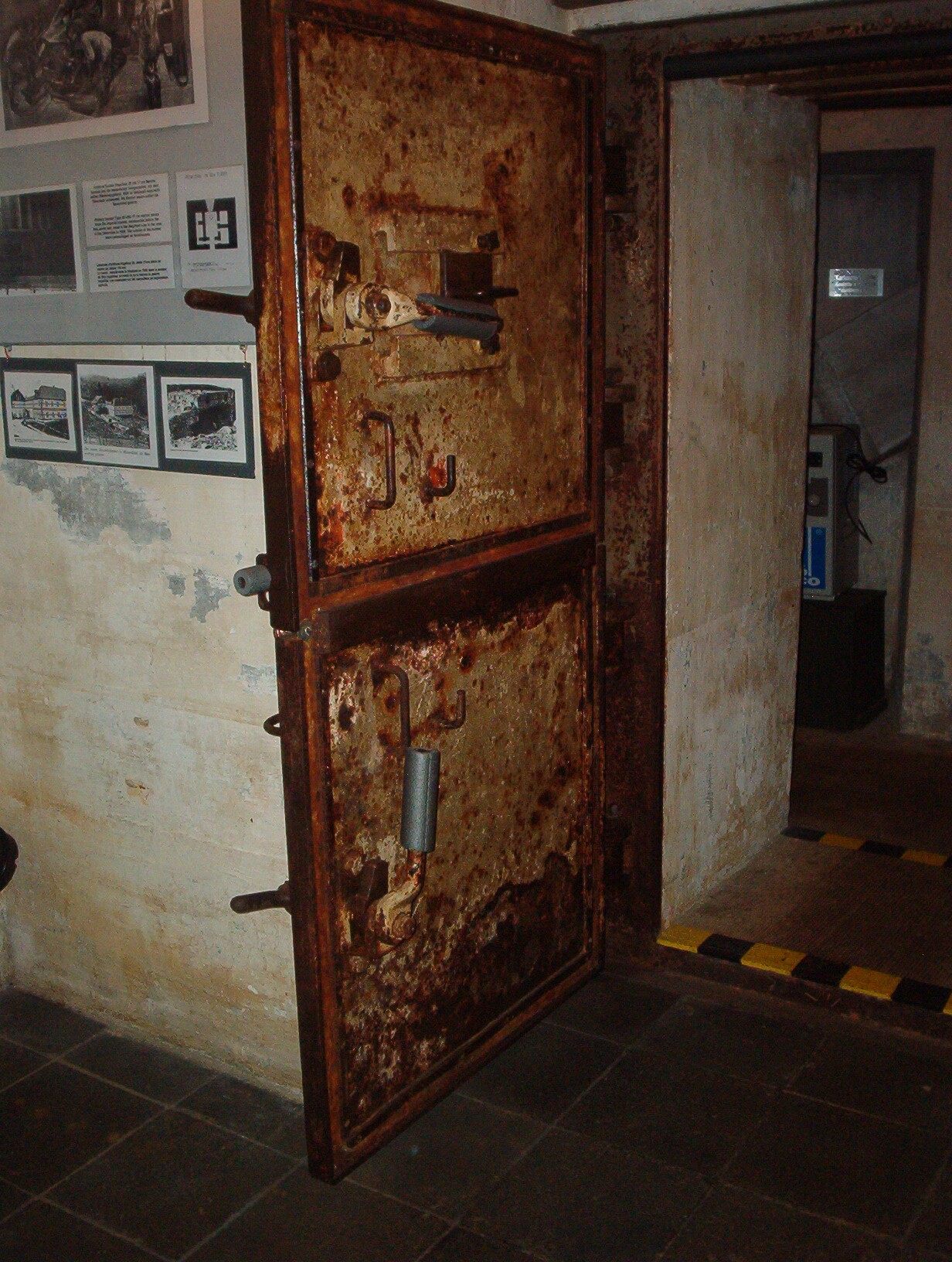 Bunkertür-B1-UgL (Westwallmuseum Bad Bergzabern CC BY-NC-SA)