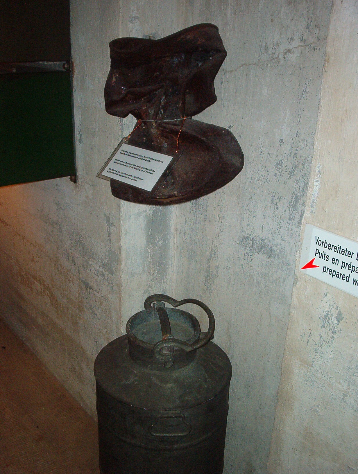 Milchkanne deform (Westwallmuseum Bad Bergzabern CC BY-NC-SA)