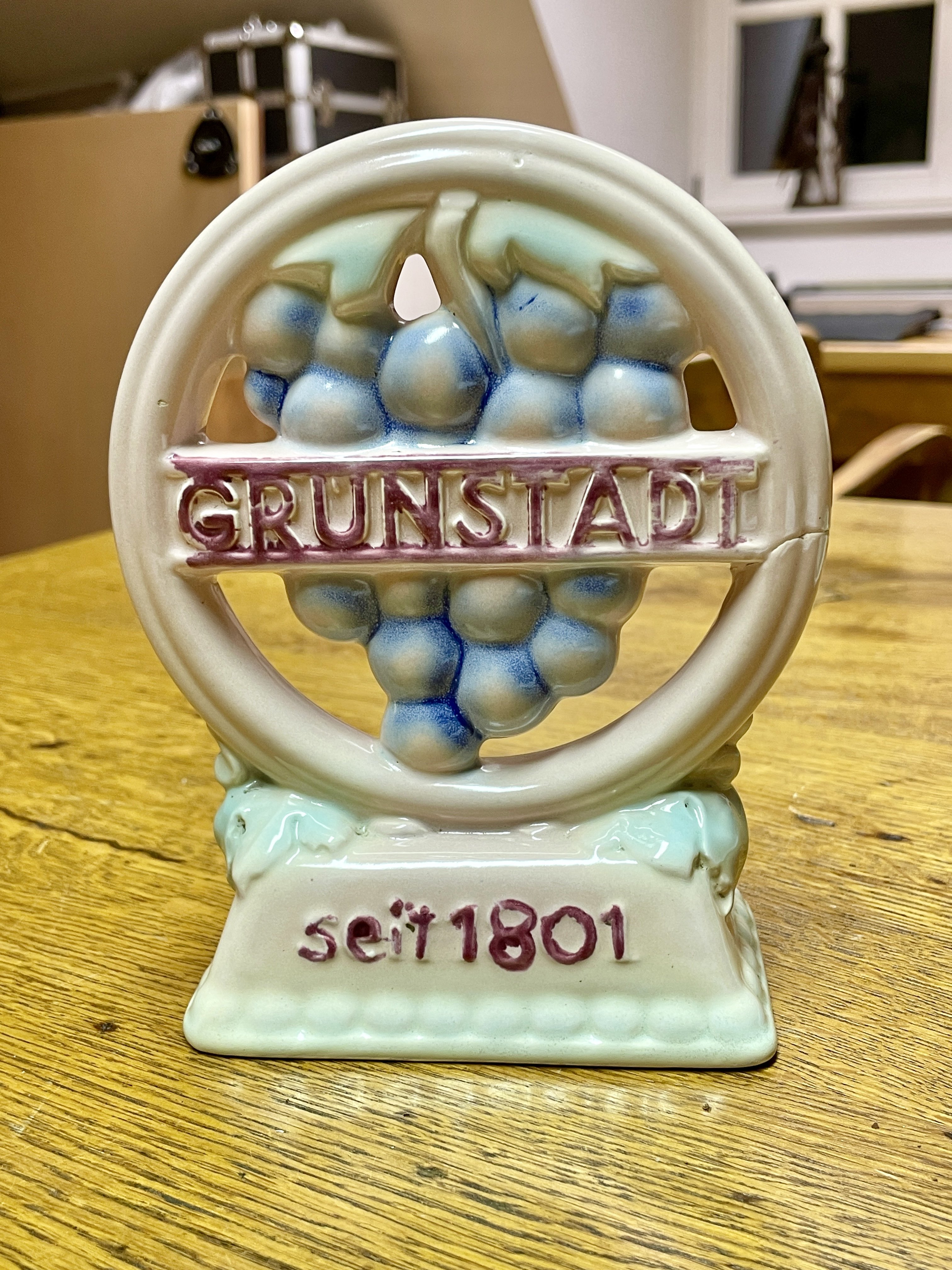 Keramik-Markenzeichen der Steingutfabrik Grünstadt (Museum Im Alten Rathaus Grünstadt CC BY-NC-SA)