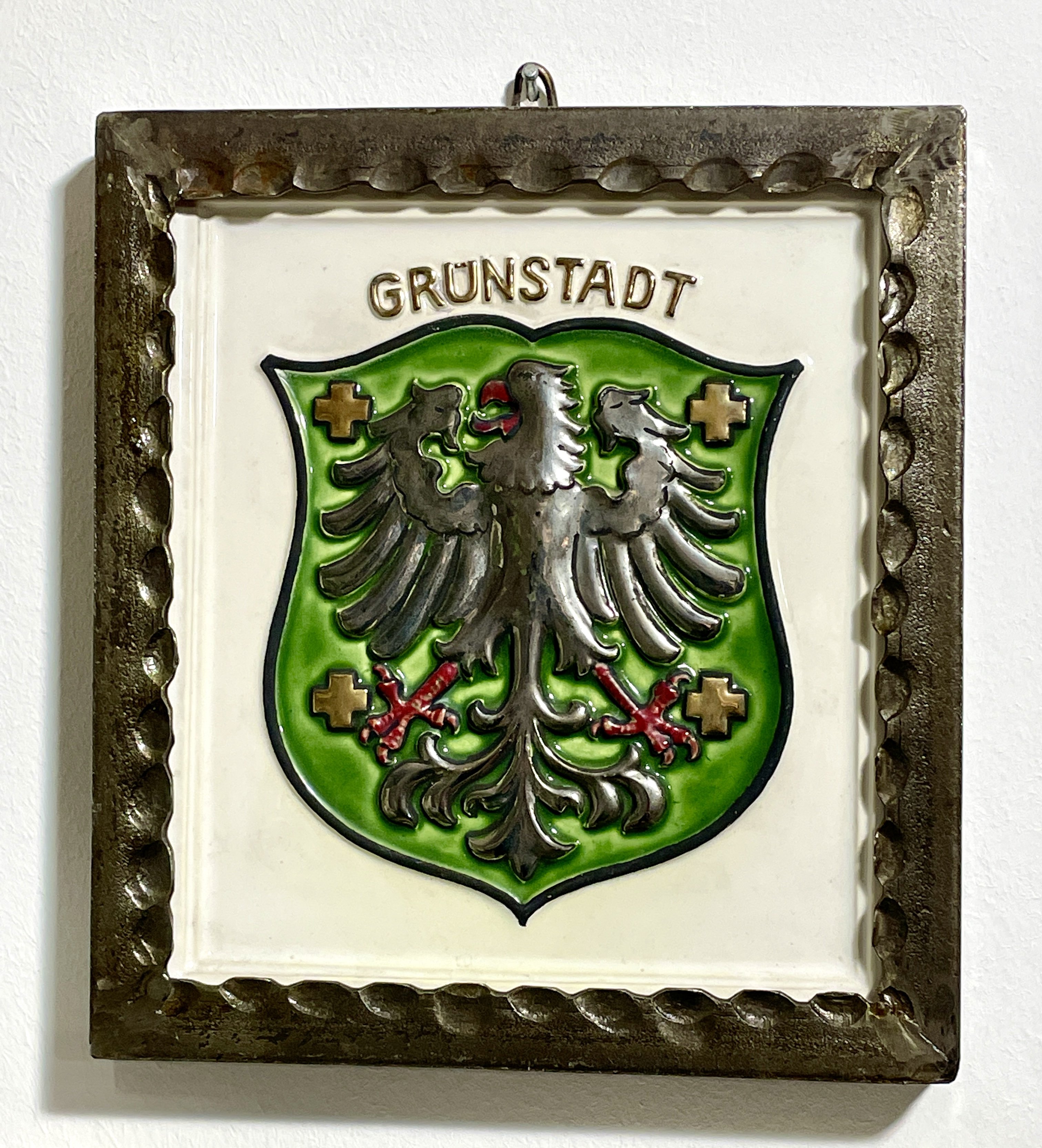Steingutrelief Stadtwappen Grünstadt (Museum Im Alten Rathaus Grünstadt CC BY-NC-SA)