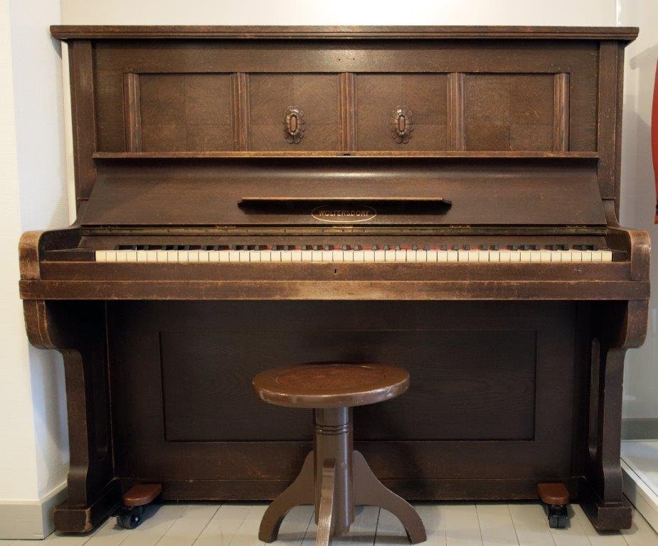 Klavier aus Familienbesitz Wunderlich (Stadt- und Heimatmuseum Kusel RR-F)