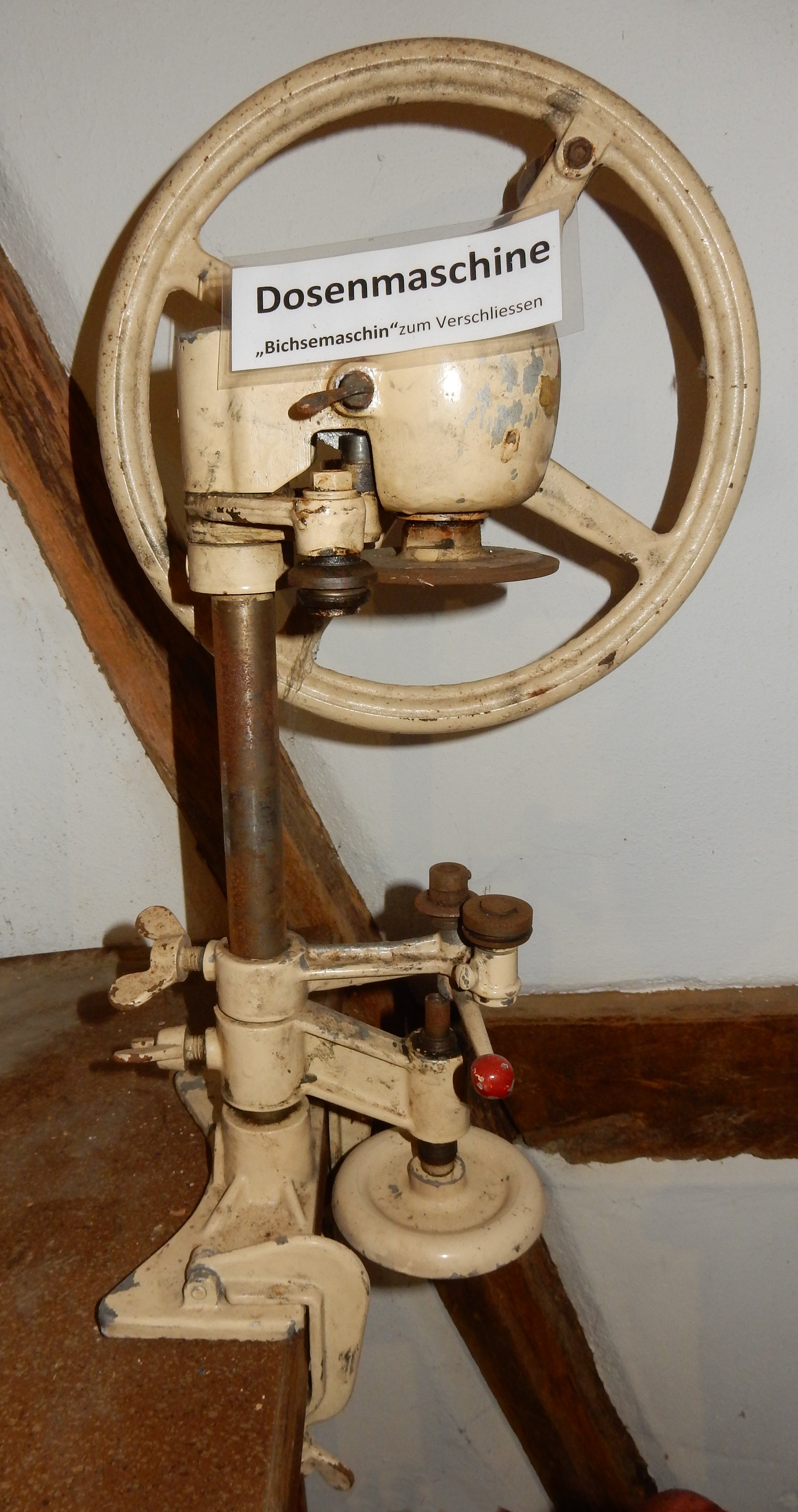 Dosenmaschine (Einrichmuseum CC BY-NC-SA)