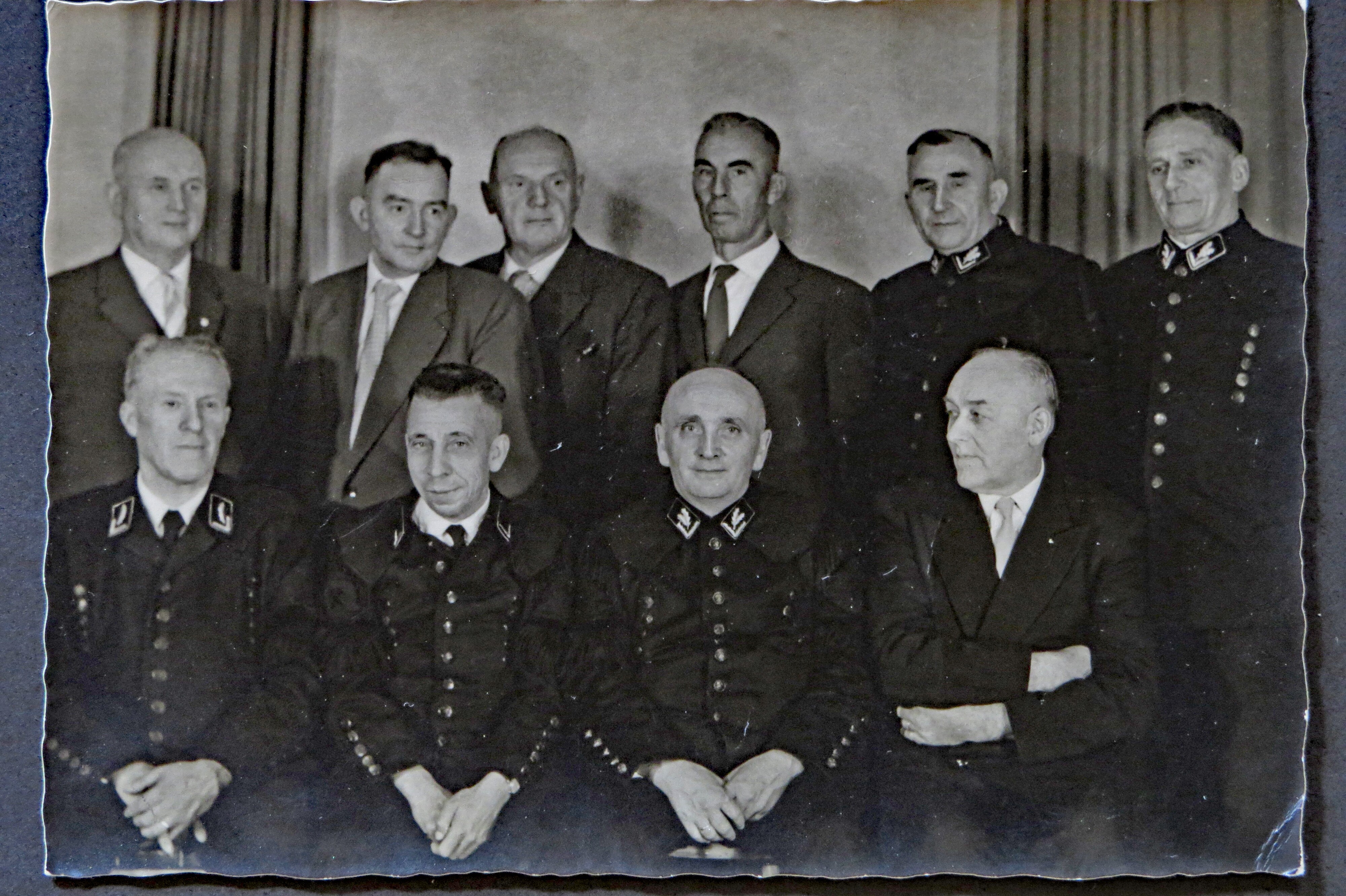 Konvolut Gegenstände von Steiger Wilhelm Gerlach: Foto Gruppenbild mit 10 Personen (Museumsverein Einrich e.V. CC BY-NC-SA)