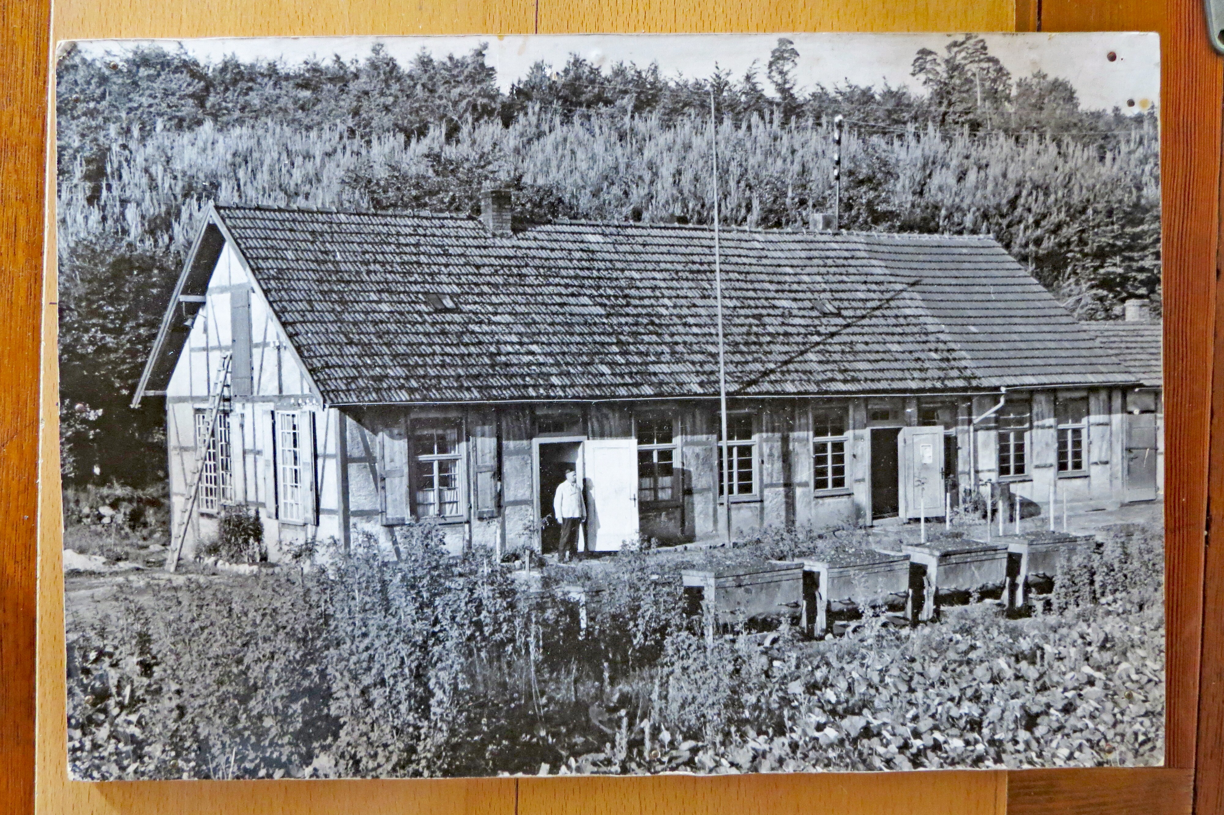 Konvolut Gegenstände von Steiger Wilhelm Gerlach: Foto Lorenzug vor Betriebsgebäude (Museumsverein Einrich e.V. CC BY-NC-SA)