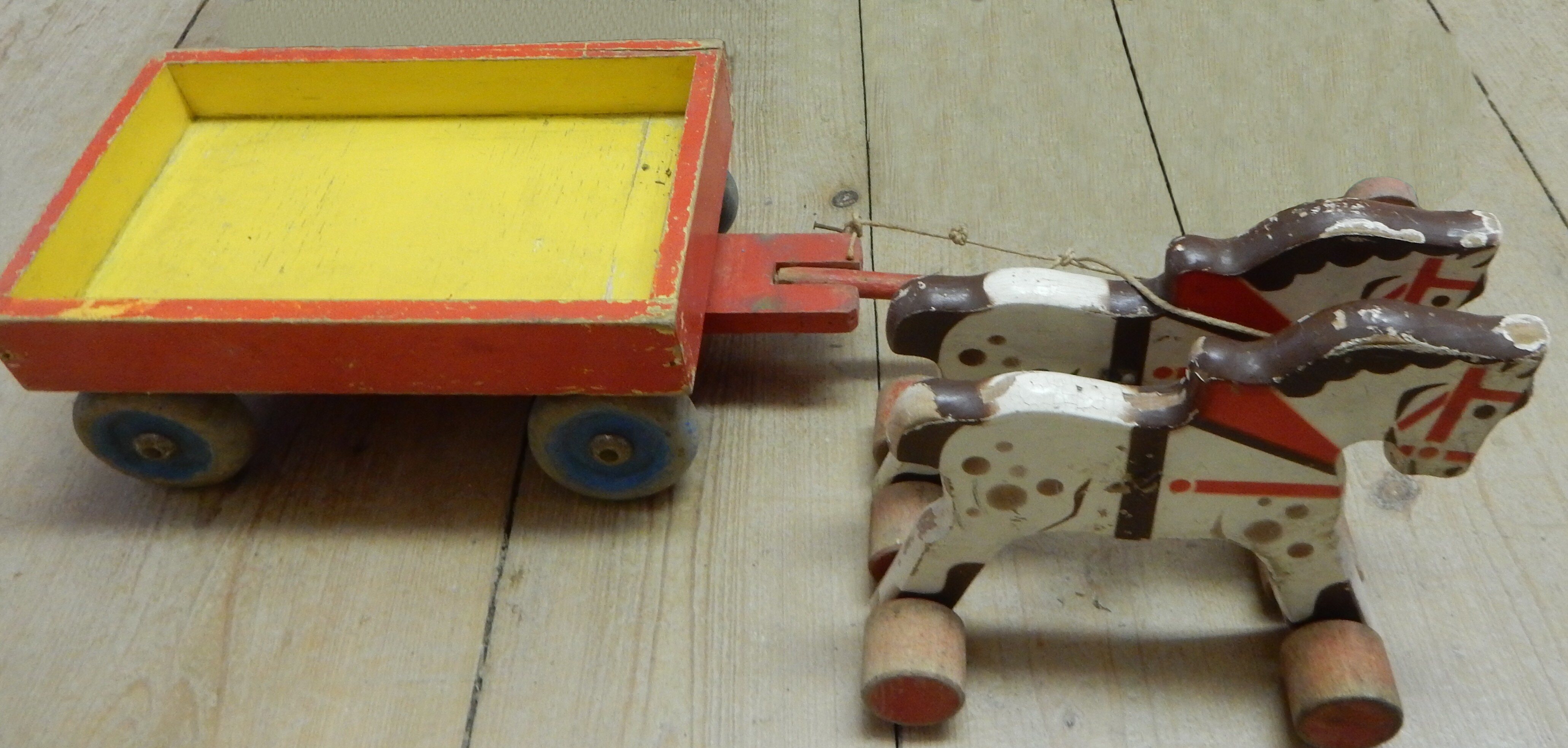 Konvolut Spielzeug: Pferd mit Wagen, Zweispänner (Einrichmuseum CC BY-NC-SA)