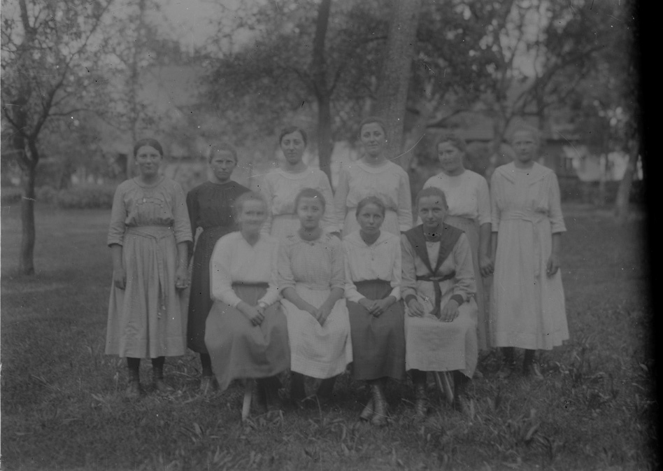 Zehn Frauen (Historisches Museum der Pfalz, Speyer CC BY)
