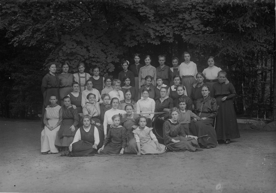 Gruppe von Frauen (Historisches Museum der Pfalz, Speyer CC BY)