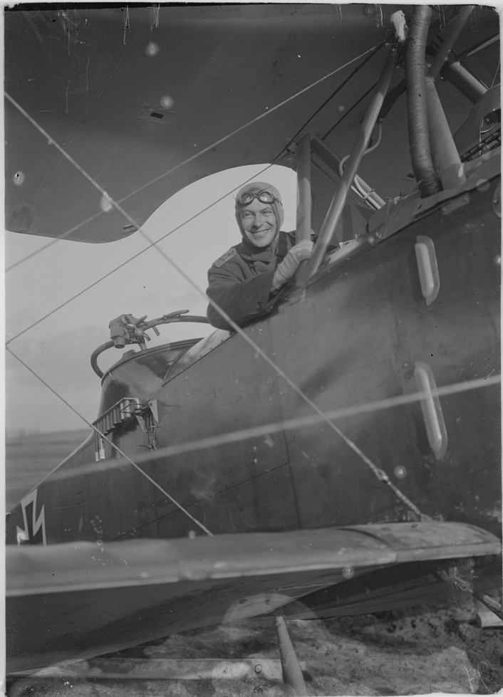 Pilot in Doppeldecker (Historisches Museum der Pfalz, Speyer CC BY)