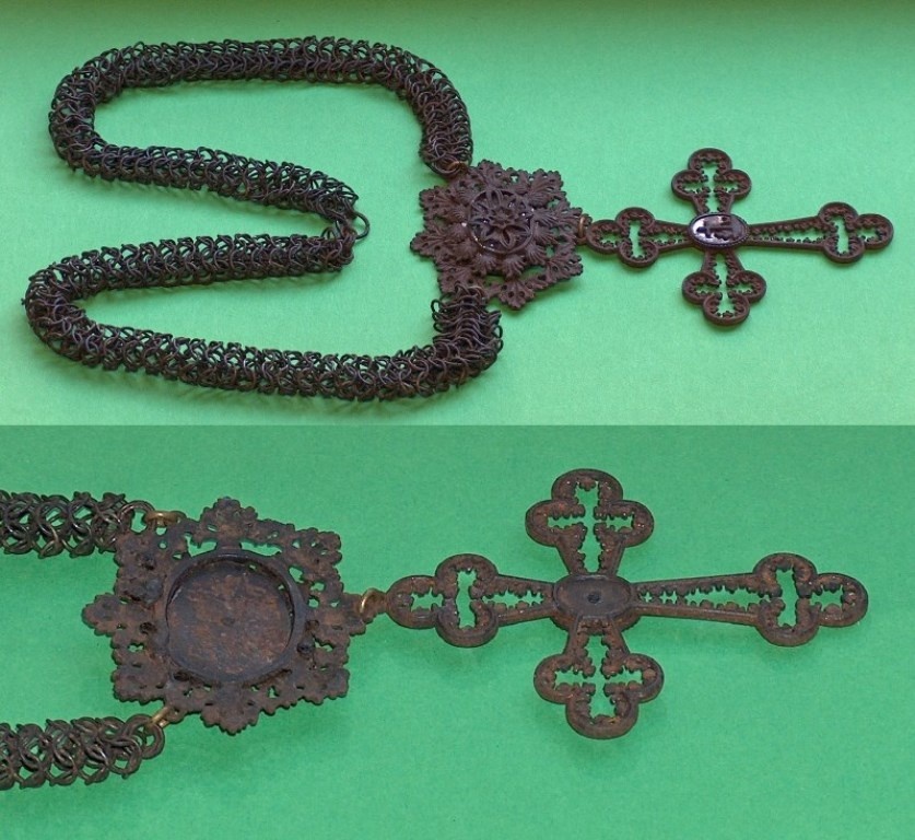 Halskette mit Kreuz (Blüchermuseum Kaub CC BY-NC-SA)